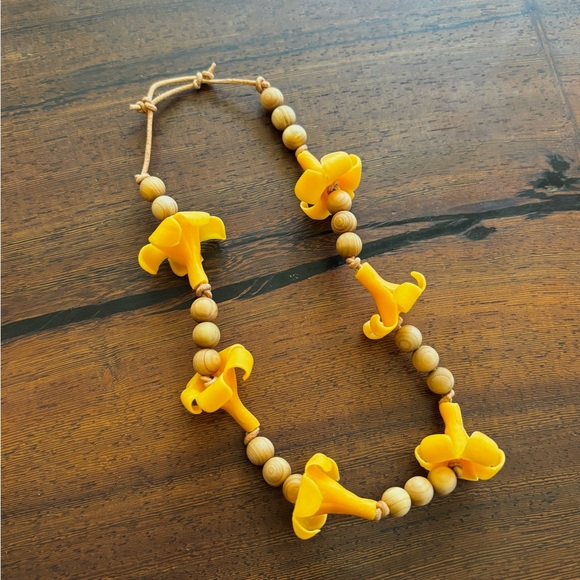 Puakenikeni Beaded Car Lei - Picture 2 of 2